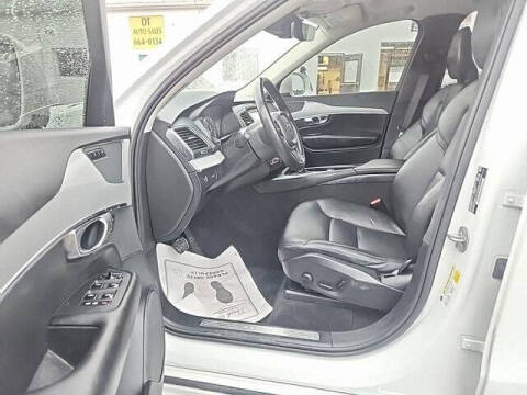 2022 Volvo XC90 T5 Momentum