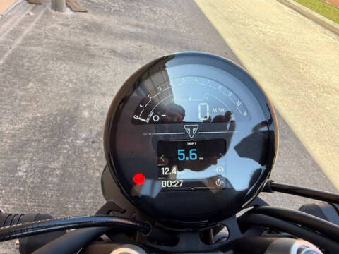 2025 Triumph Trident 660 Cosmic Yellow/Sapp