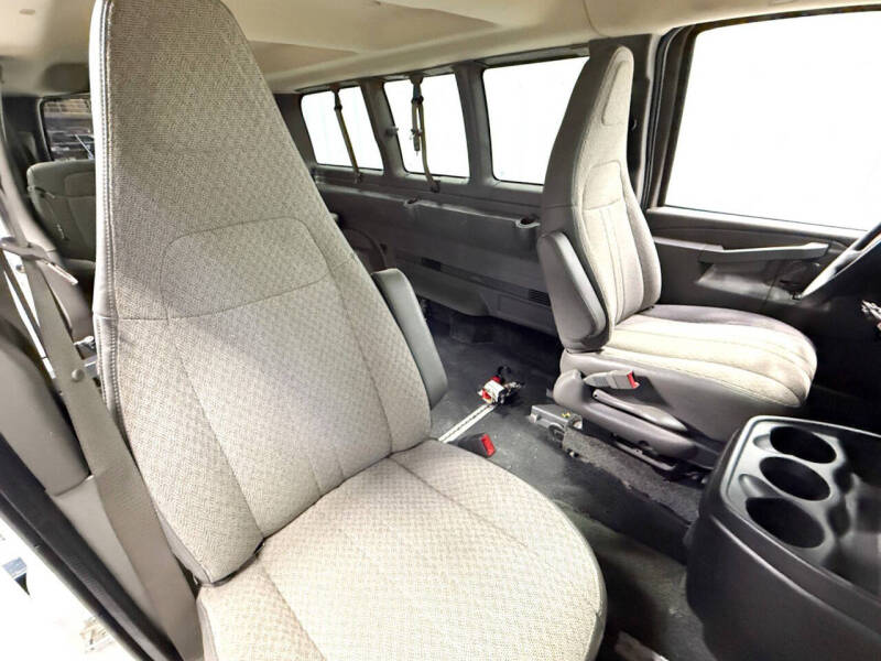 2017 Chevrolet Express LT 2500