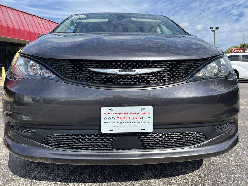 2022 Chrysler Voyager LX