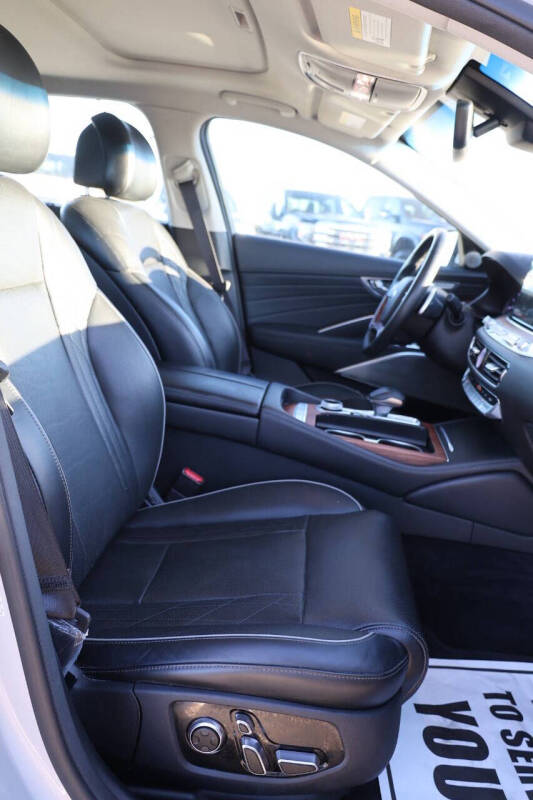 2020 Kia K900 Luxury