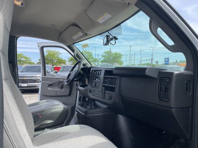 2025 Chevrolet Express 3500