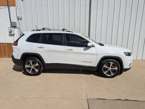 2019 Jeep Cherokee for sale at Parkway Motors in Osage Beach MO