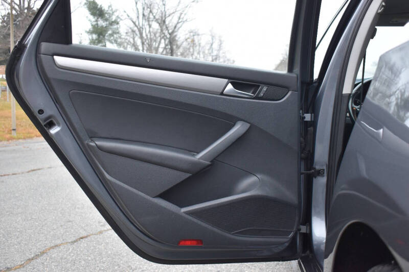 2014 Volkswagen Passat 1.8T SE