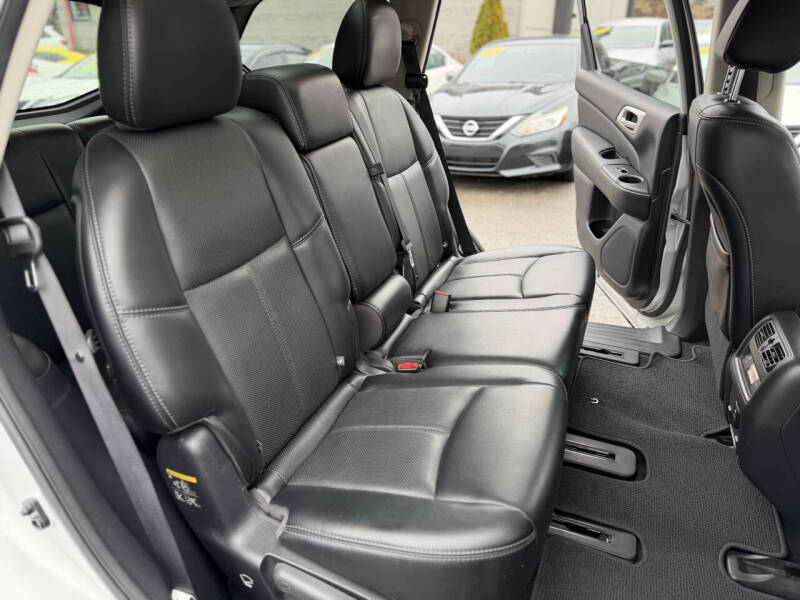 2017 Nissan Pathfinder SL