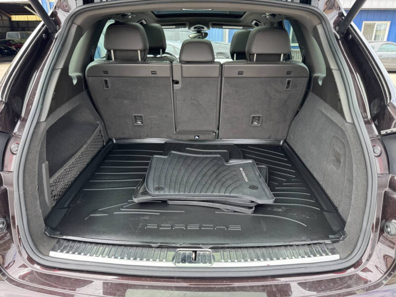 2017 Porsche Cayenne Platinum Edition