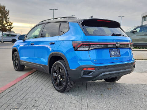 2025 Volkswagen Taos SE Black