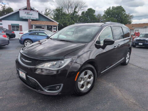 2017 Chrysler Pacifica for sale at Car Now in Mount Zion IL