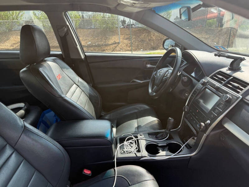 2016 Toyota Camry SE