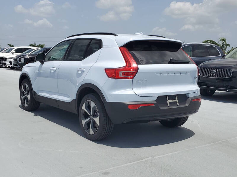 2026 Volvo XC40 B5 Plus