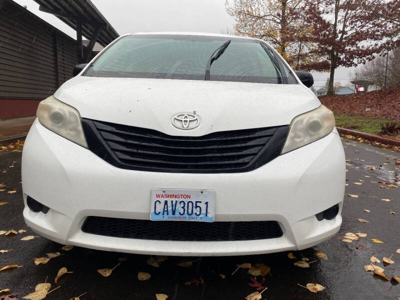 2012 Toyota Sienna Base 7-Passenger