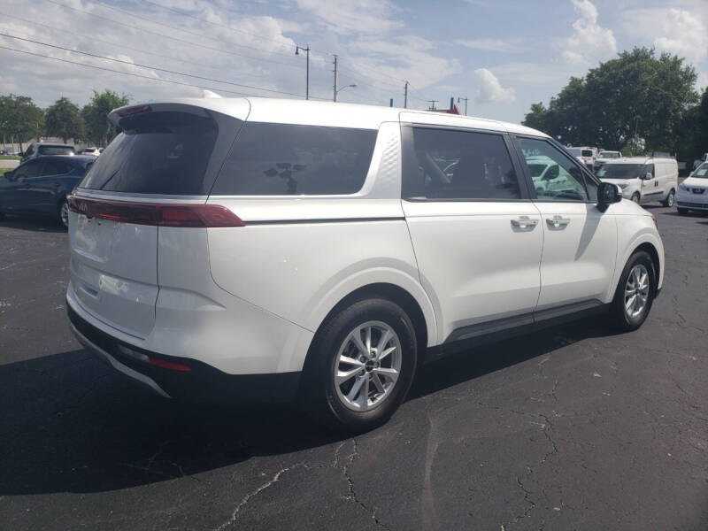 2023 Kia Carnival LX