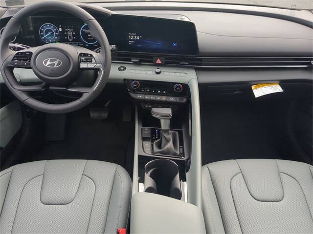 2025 Hyundai Elantra Hybrid Limited