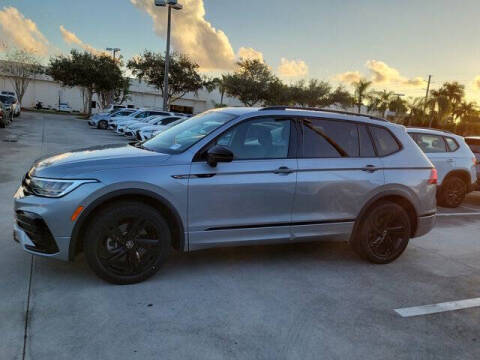 2023 Volkswagen Tiguan SE R-Line Black