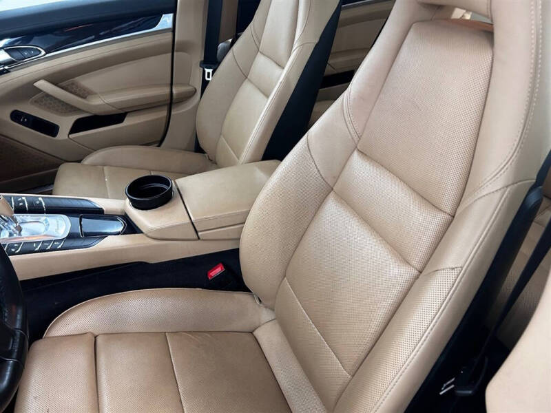 2016 Porsche Panamera 4