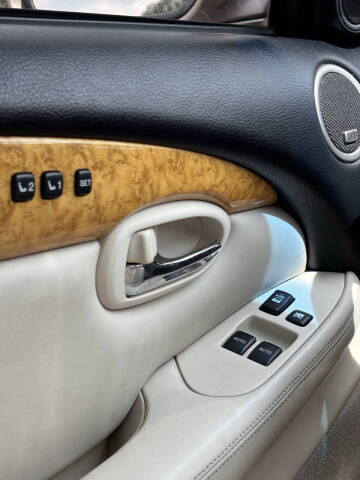2005 Lexus SC 430