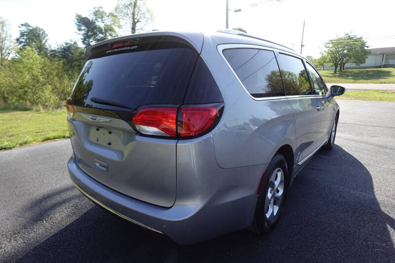 2017 Chrysler Pacifica Touring-L Plus