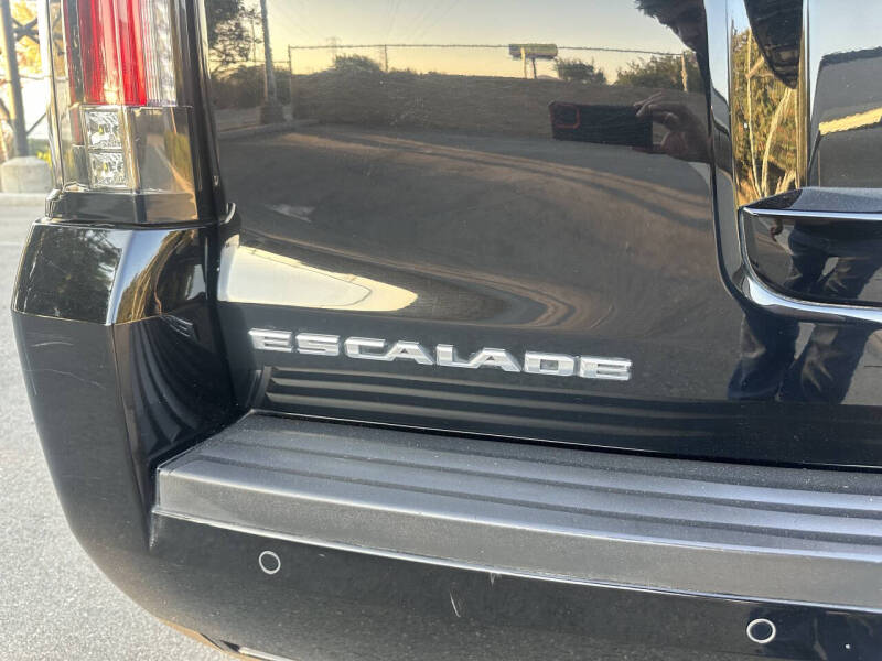 2016 Cadillac Escalade Luxury Collection