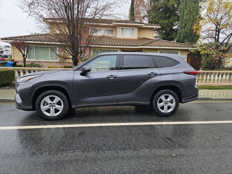 Image 3 of 2022 Toyota Highlander L