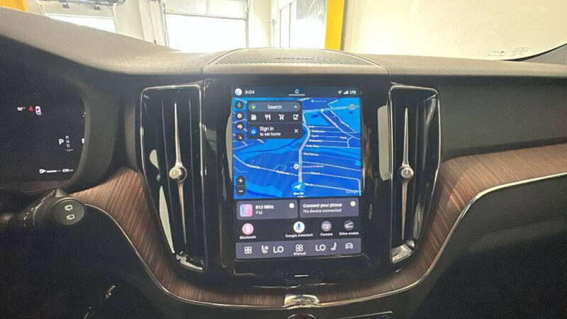 2024 Volvo XC60 B5 Plus Dark Theme
