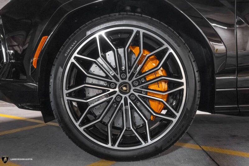 2025 Lamborghini Urus SE