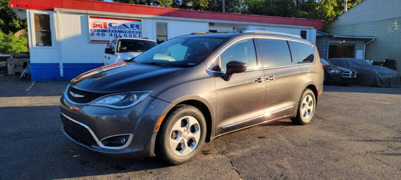 2017 Chrysler Pacifica for sale at I Car Company Inc. in Pontiac MI