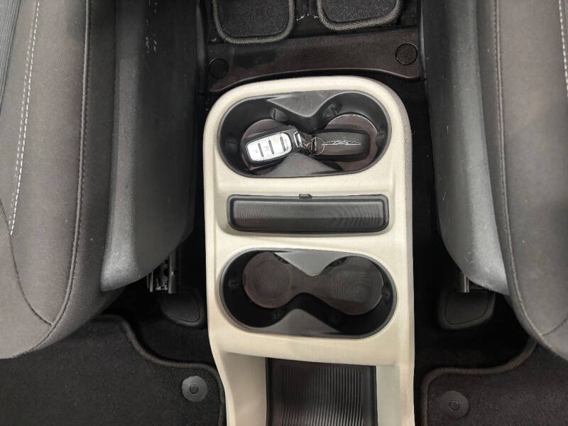 2021 Chrysler Voyager LX