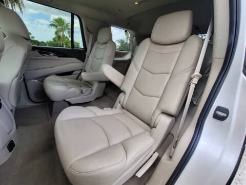 2017 Cadillac Escalade Standard