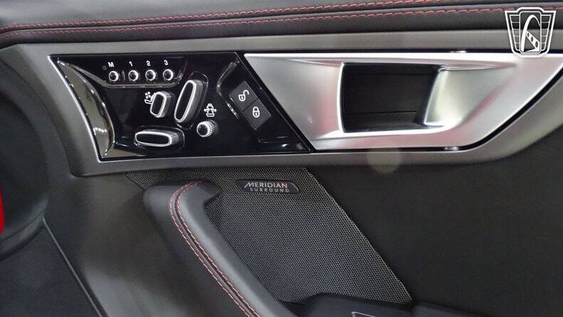 2016 Jaguar F-TYPE R