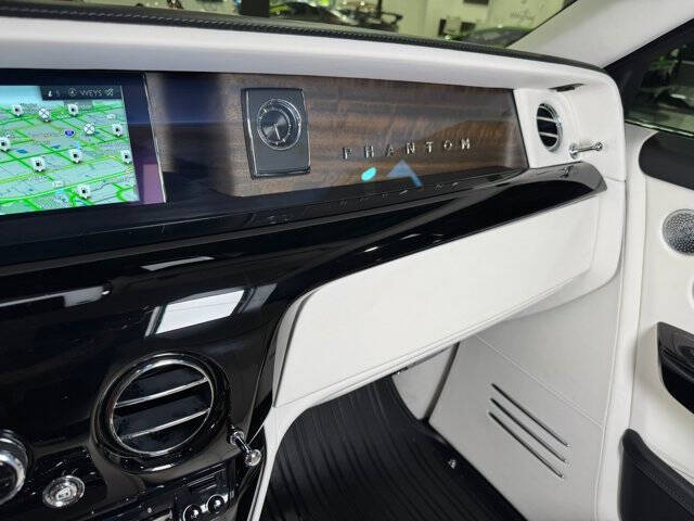 2022 Rolls-Royce Phantom