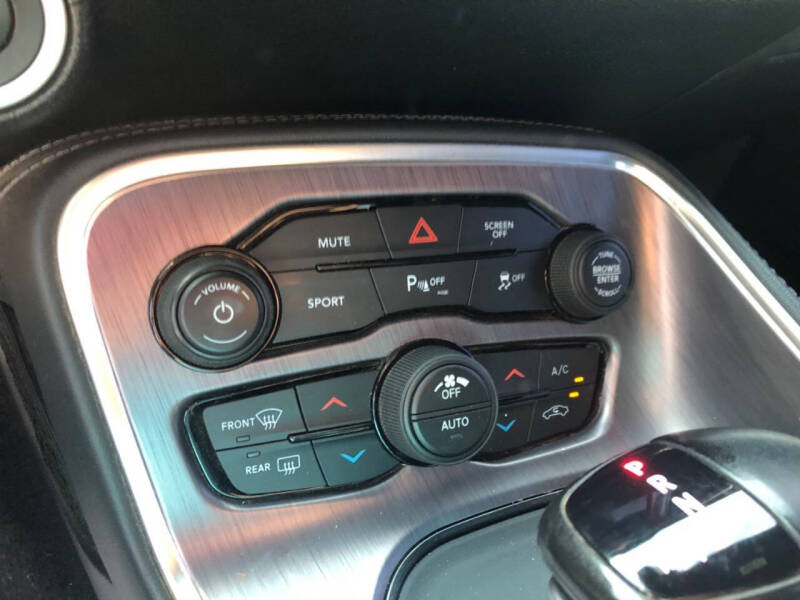2017 Dodge Challenger R/T Shaker
