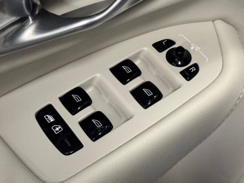 2024 Volvo XC90 B6 Plus Bright Theme 7P