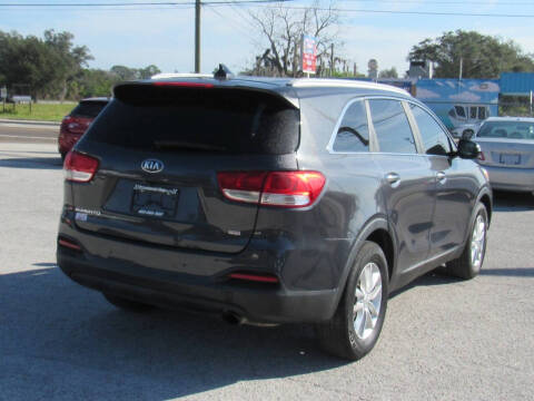 2017 Kia Sorento LX