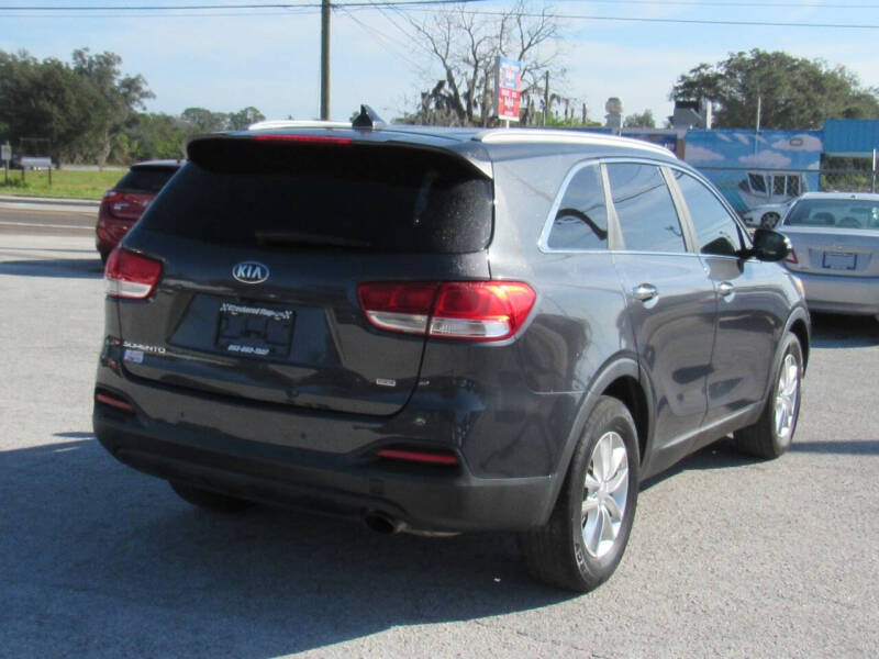 2017 Kia Sorento LX