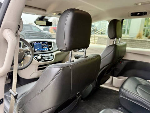 2024 Chrysler Pacifica Plug-In Hybrid Select