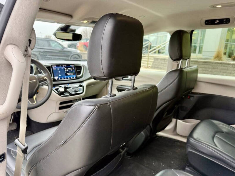 2024 Chrysler Pacifica Plug-In Hybrid Select