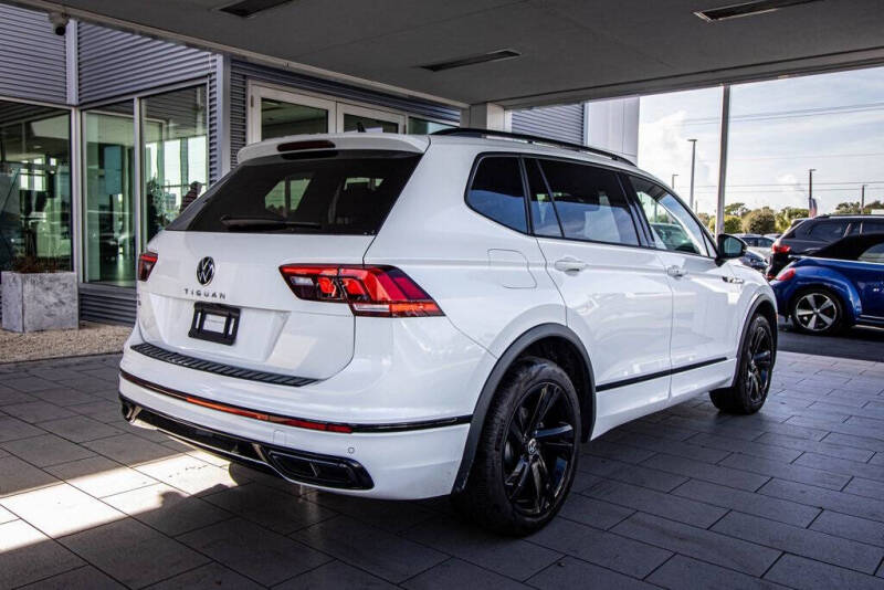 2024 Volkswagen Tiguan SE R-Line Black