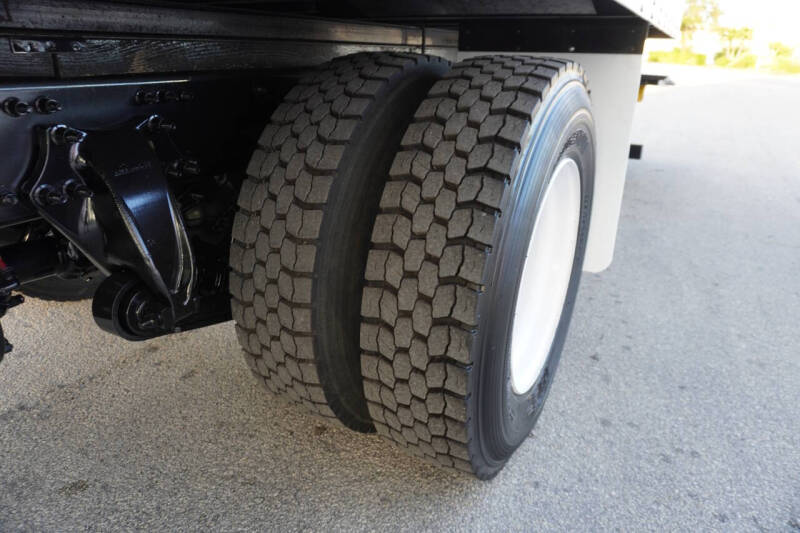 2018 Freightliner M2 106