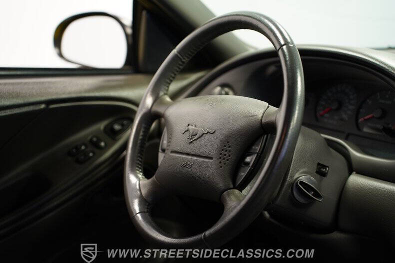 2004 Ford Mustang GT Deluxe