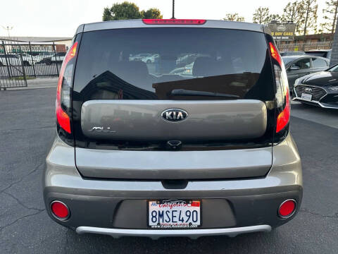 2018 Kia Soul +
