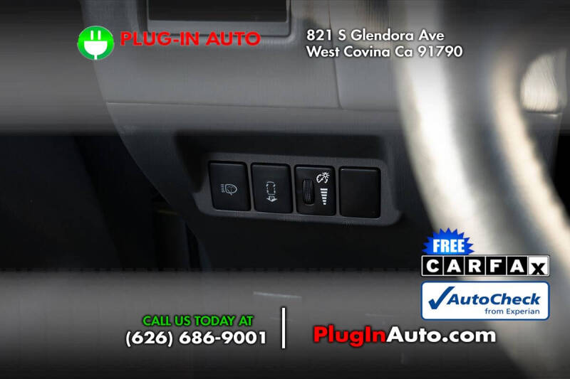 2013 Toyota Prius v Five