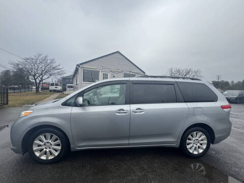2014 Toyota Sienna XLE 7-Passenger