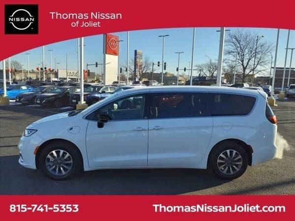 2024 Chrysler Pacifica Plug-In Hybrid Select