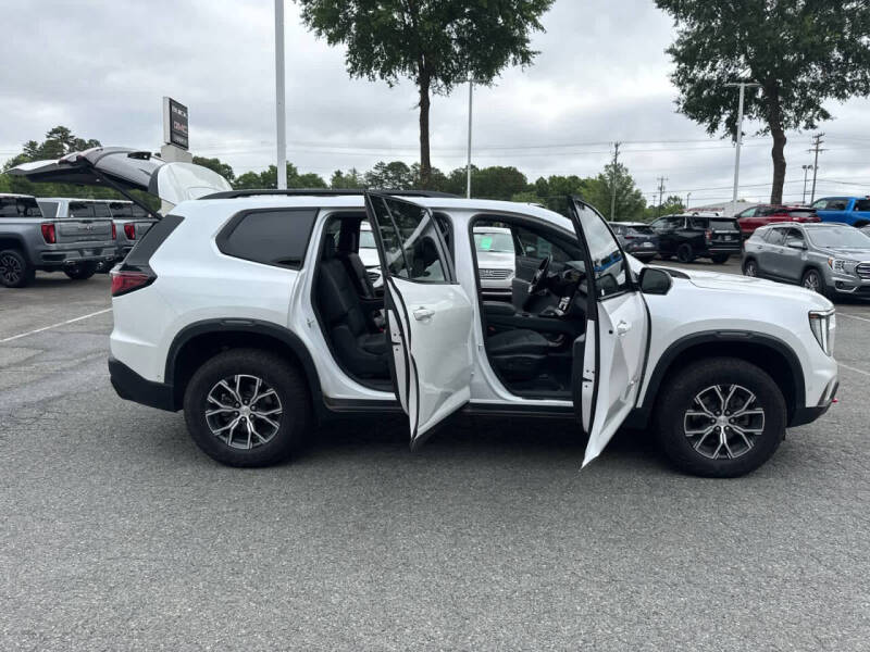 2024 GMC Acadia AT4