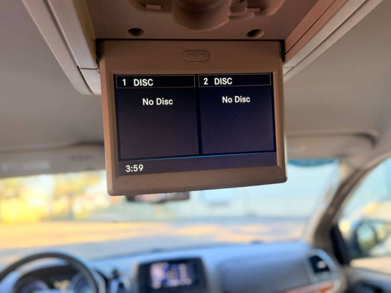 2014 Chrysler Town and Country Touring