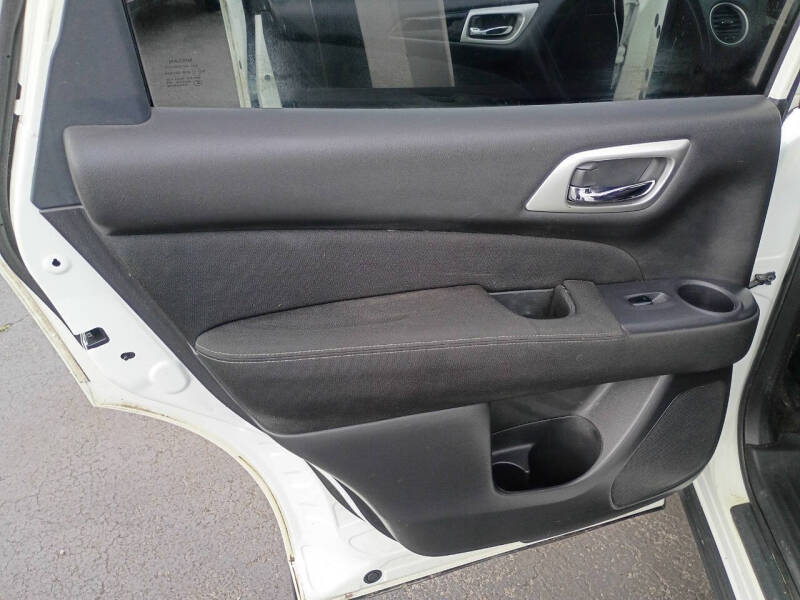 2017 Nissan Pathfinder SV