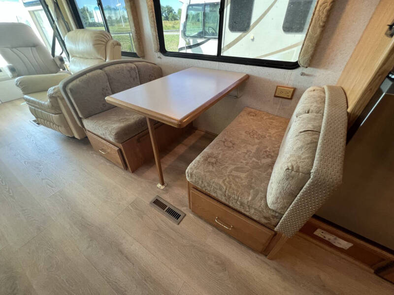 2001 Winnebago Journey 36L