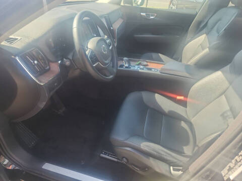 2023 Volvo XC60 B5 Ultimate Bright Theme