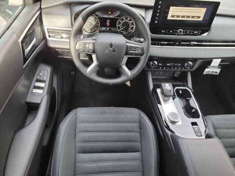 2026 Mitsubishi Outlander LE