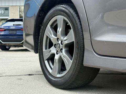 2019 Toyota Sienna SE Premium 8-Passenger